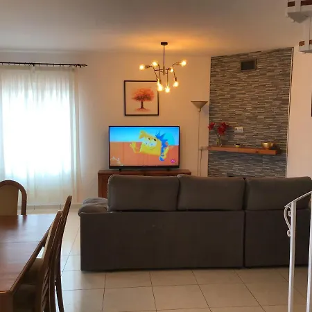 Abril Villa