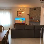 Abril Villa