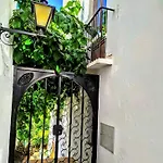 Abril Villa *