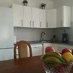 Abril Вилла *